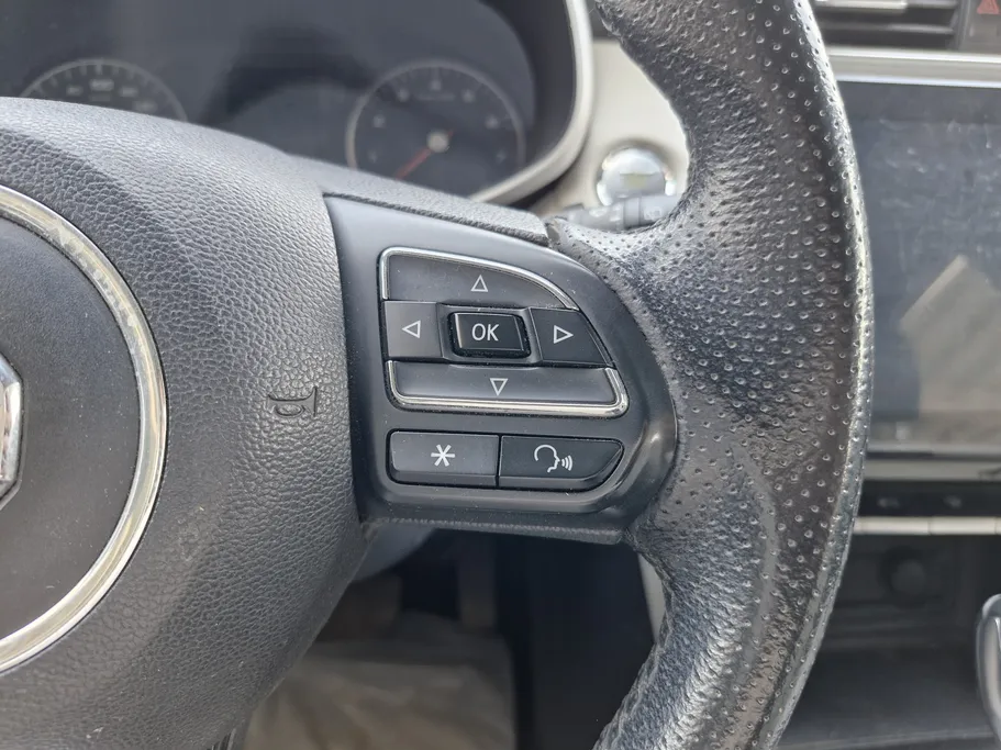2023 MG ZS LUX 