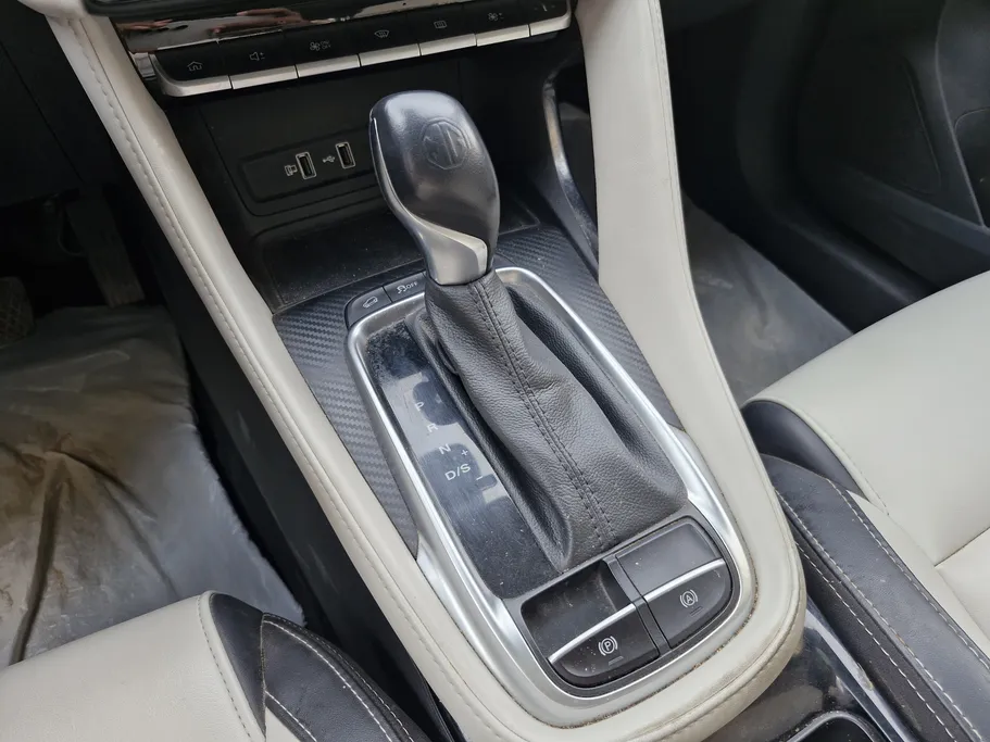 2023 MG ZS LUX 