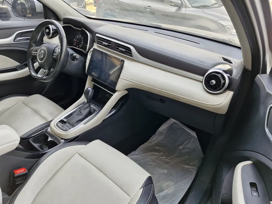 2023 MG ZS LUX 