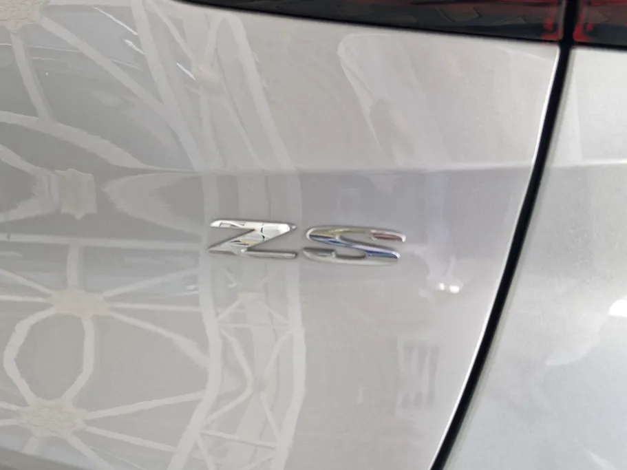 2023 MG ZS LUX 
