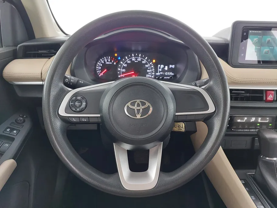 2023 Toyota Yaris  Y 