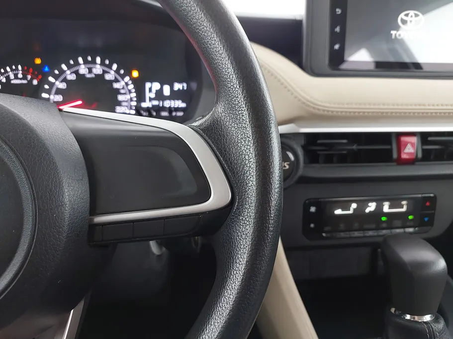 2023 Toyota Yaris  Y 