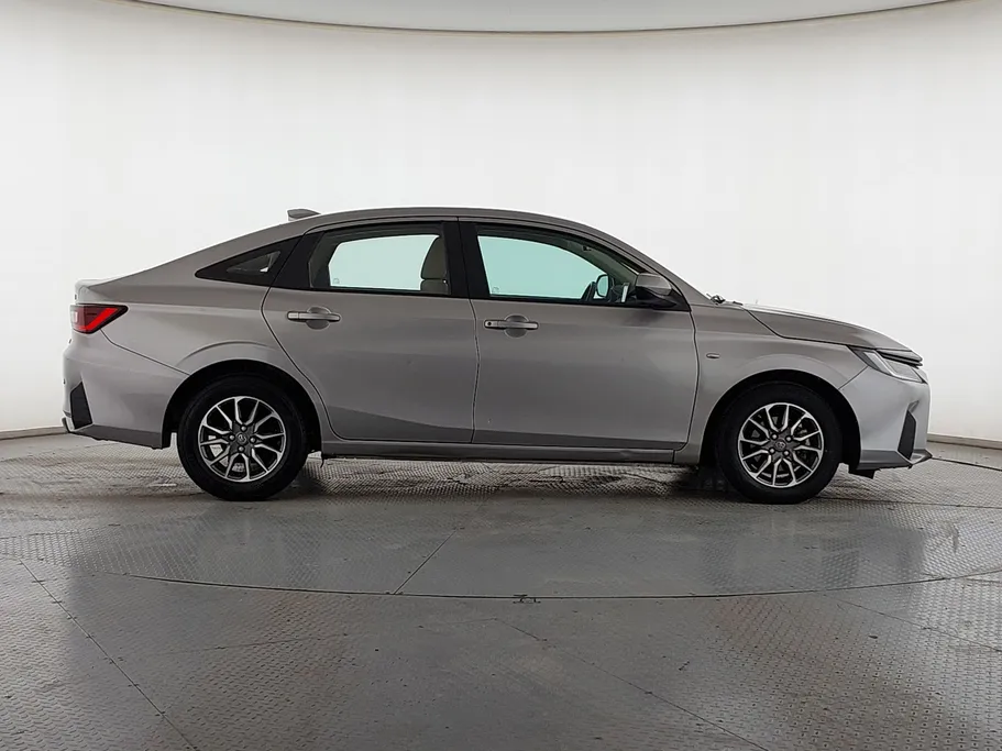 2023 Toyota Yaris  Y 