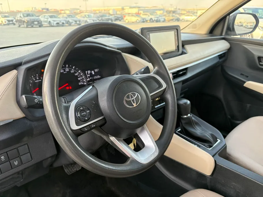 2023 Toyota Yaris  Y 