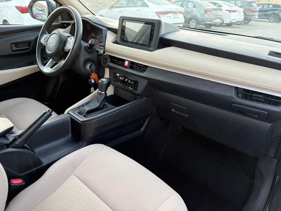 2023 Toyota Yaris  Y 