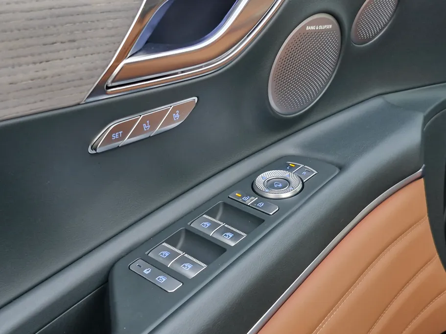 2025 Genesis GV80 Royal 