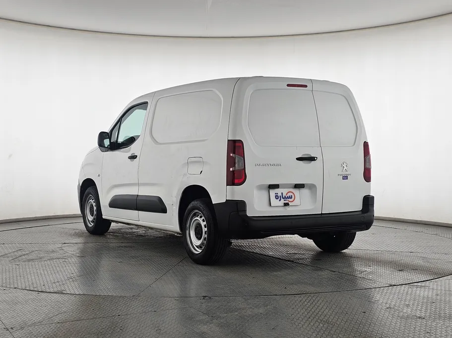 2023 Peugeot Partner Short van 