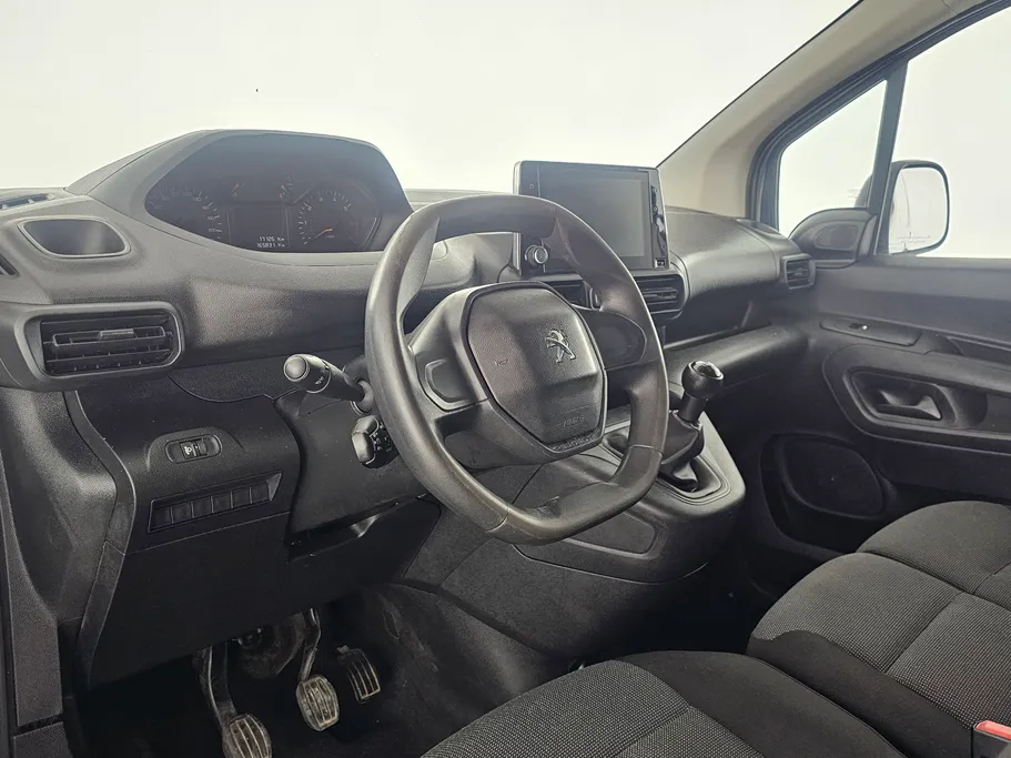 2023 Peugeot Partner Short van 