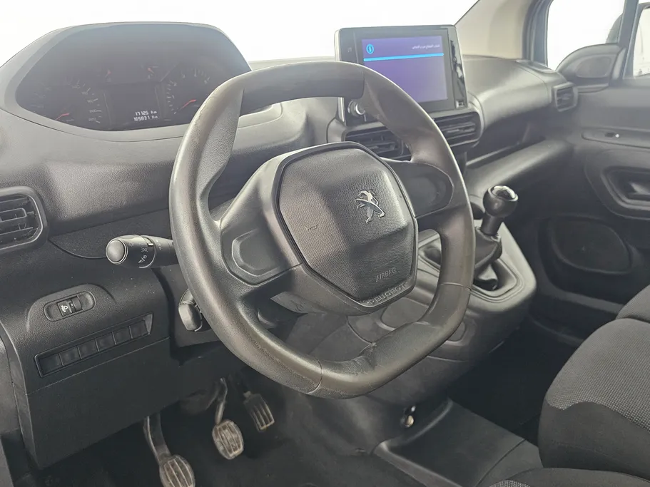 2023 Peugeot Partner Short van 