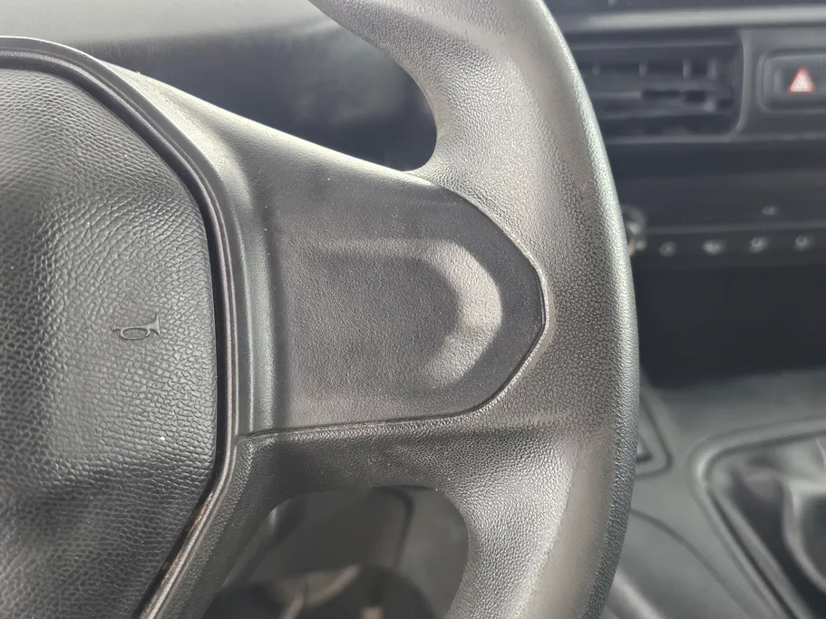 2023 Peugeot Partner Short van 