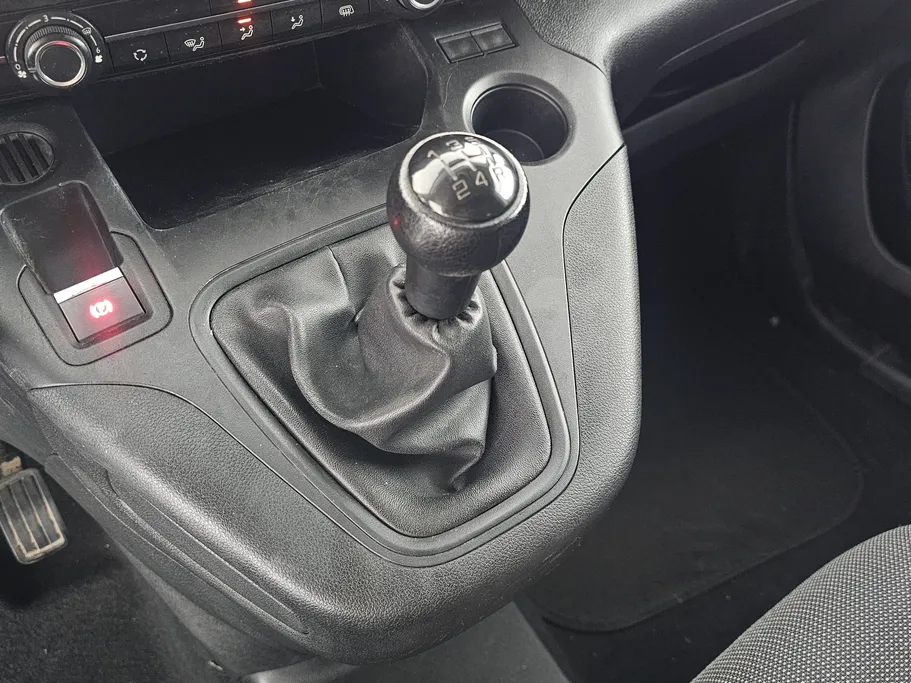 2023 Peugeot Partner Short van 