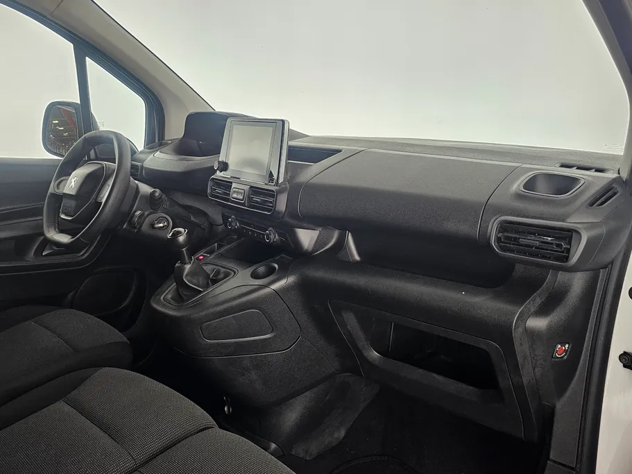 2023 Peugeot Partner Short van 
