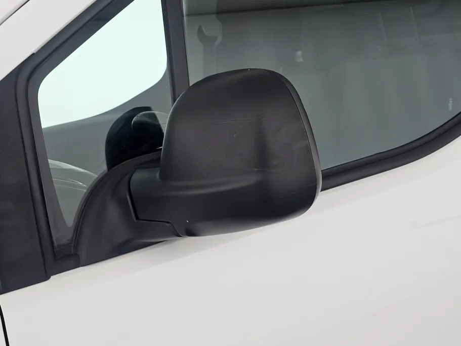2023 Peugeot Partner Short van 