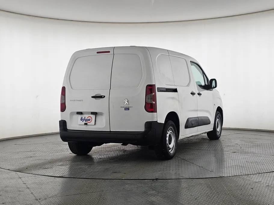 2023 Peugeot Partner Short van 