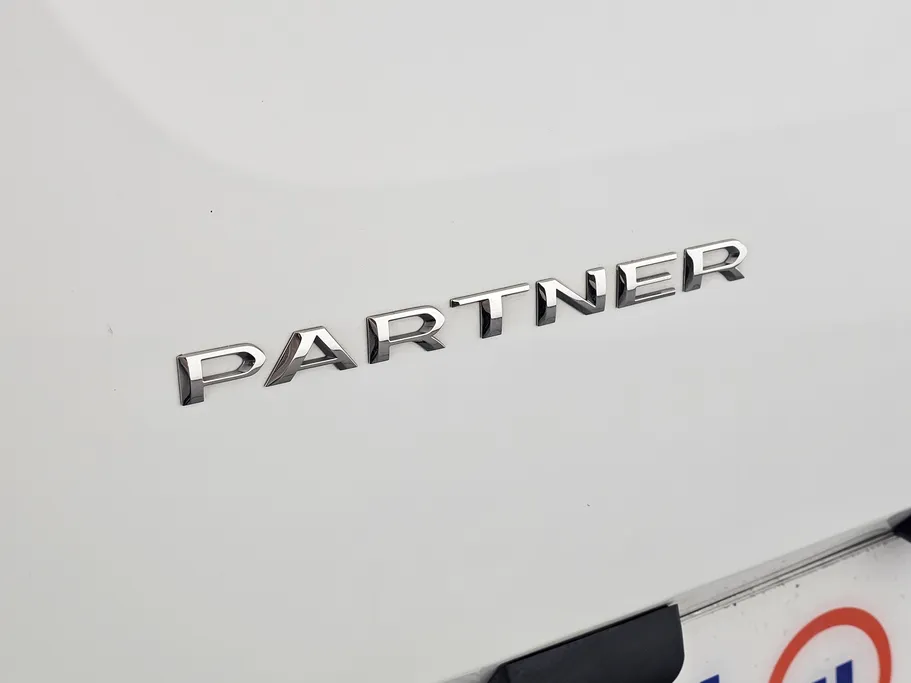2023 Peugeot Partner Short van 