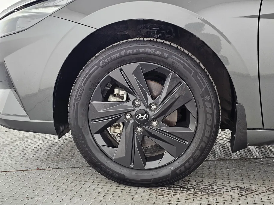 2023 Hyundai Elantra Smart 