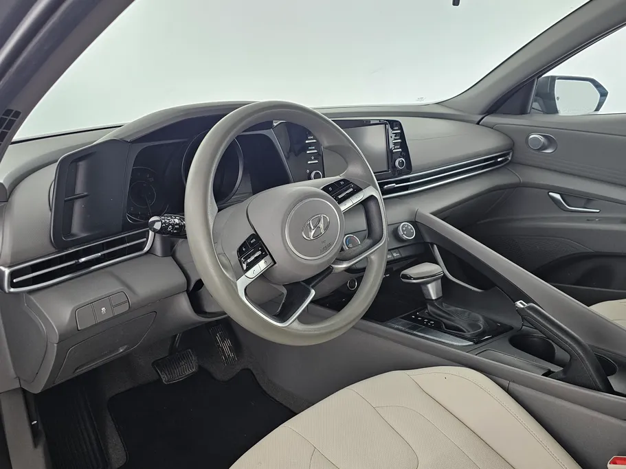 2023 Hyundai Elantra Smart 