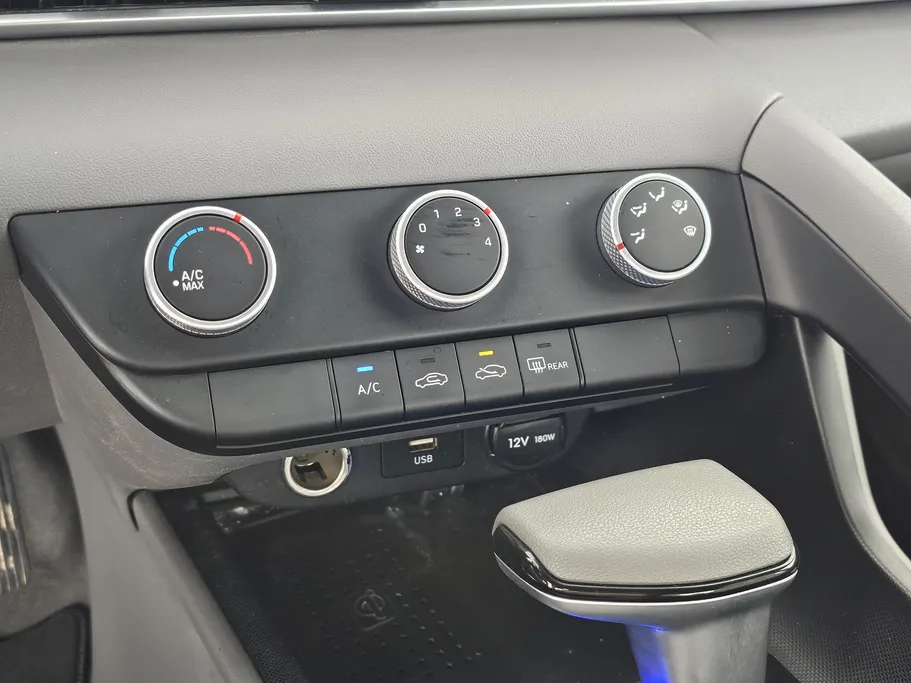 2023 Hyundai Elantra Smart 