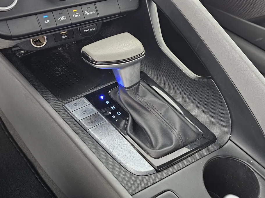 2023 Hyundai Elantra Smart 