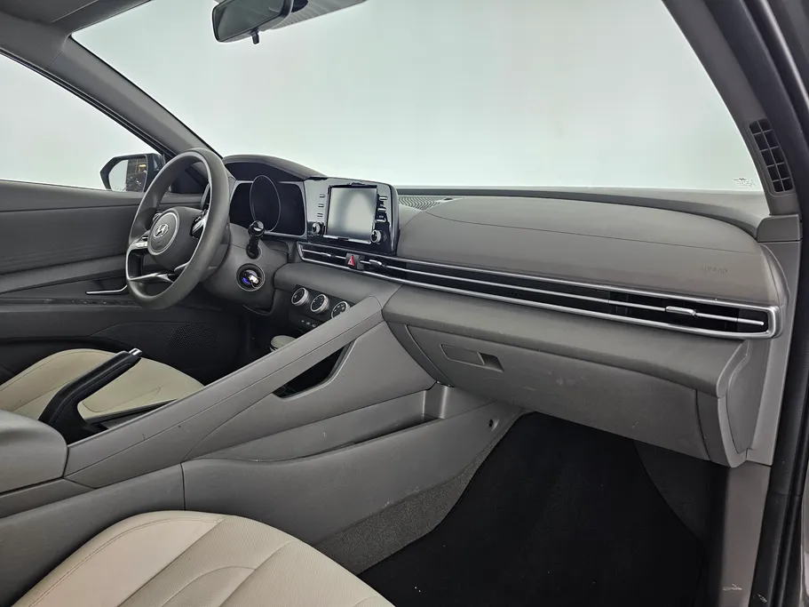 2023 Hyundai Elantra Smart 