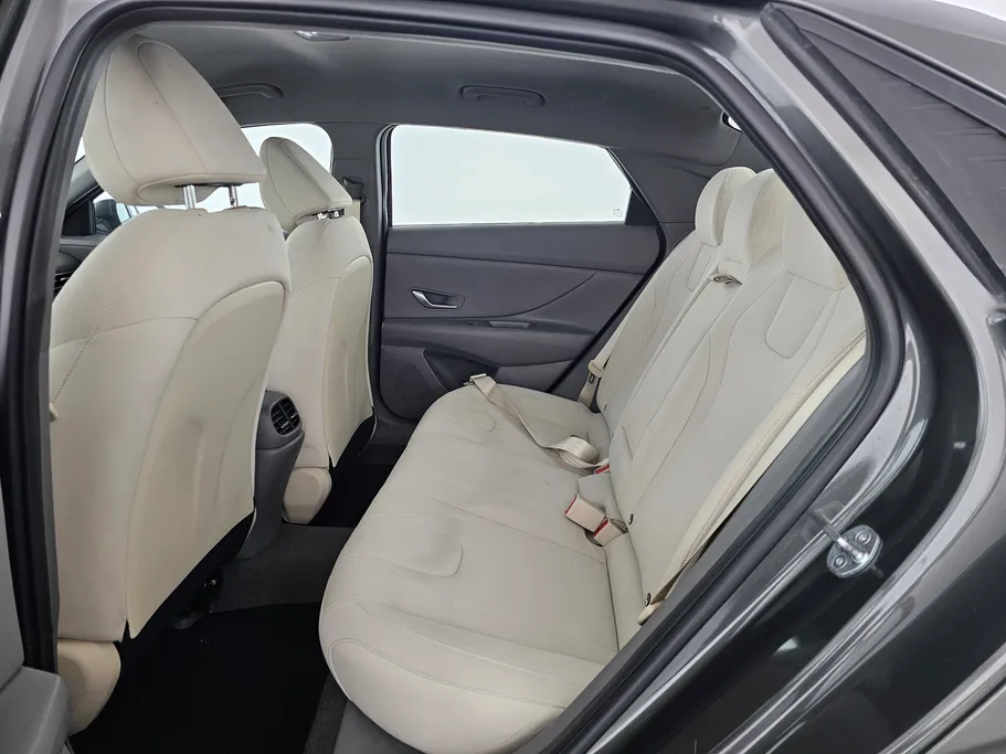 2023 Hyundai Elantra Smart 