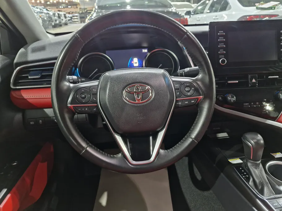2023 Toyota Camry  SE V6 