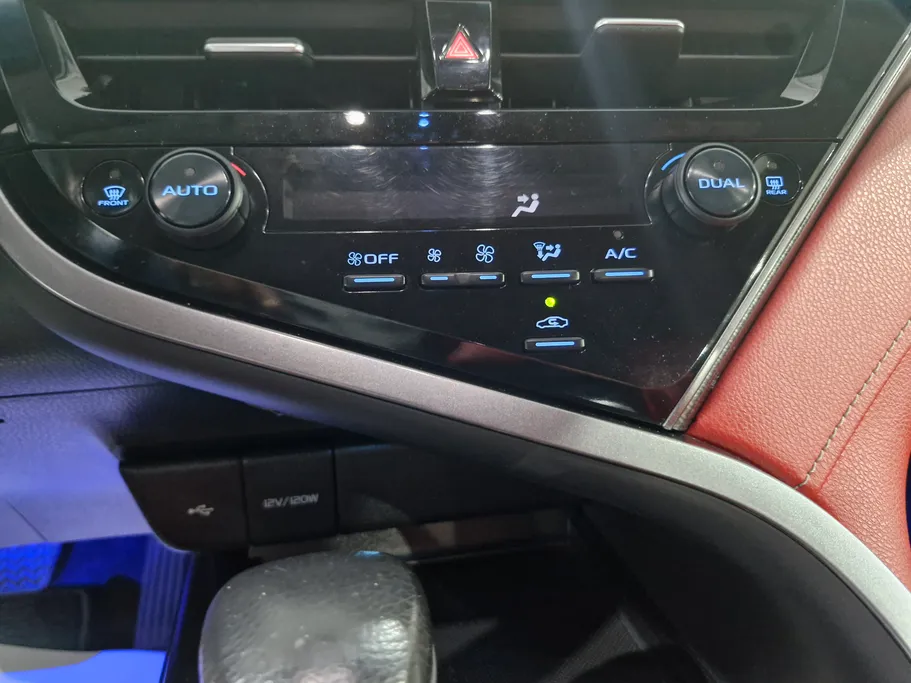 2023 Toyota Camry  SE V6 