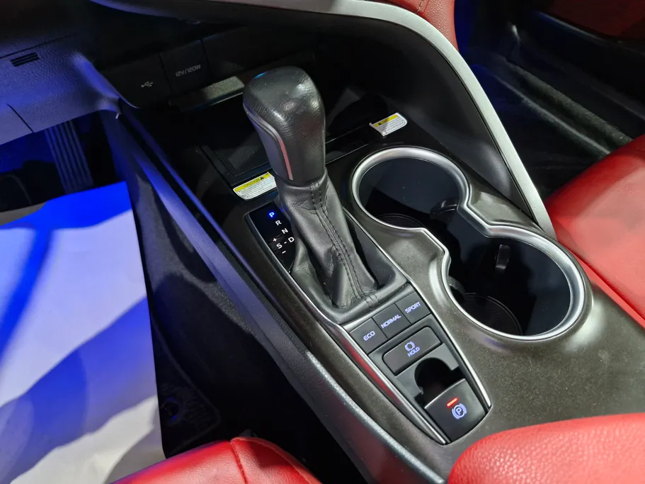 2023 Toyota Camry  SE V6 