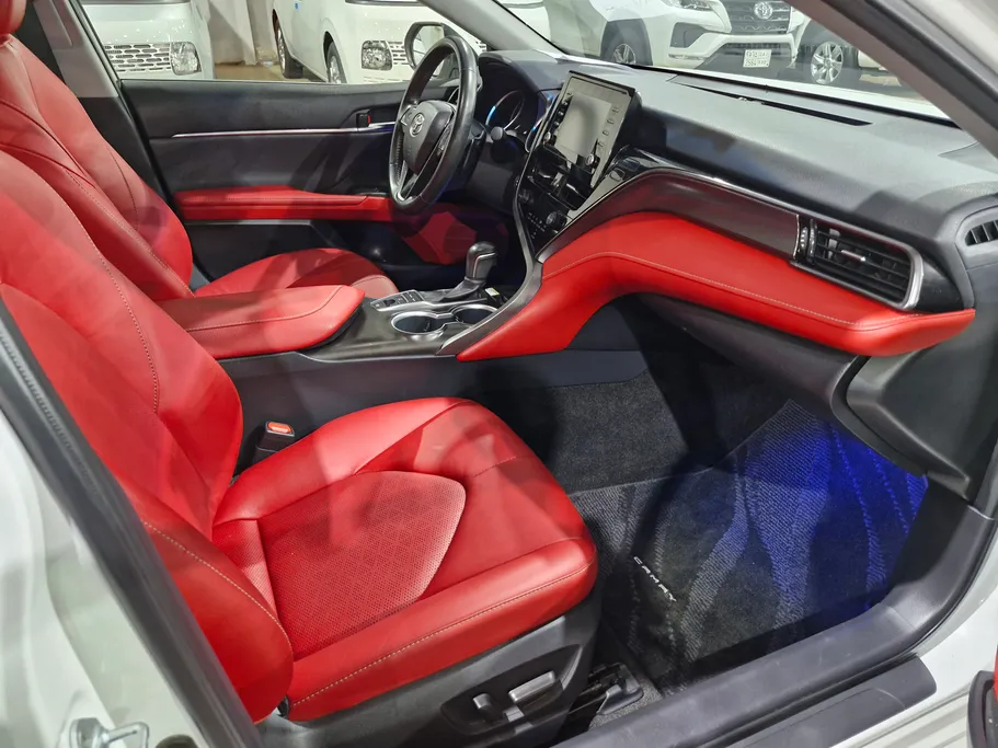 2023 Toyota Camry  SE V6 