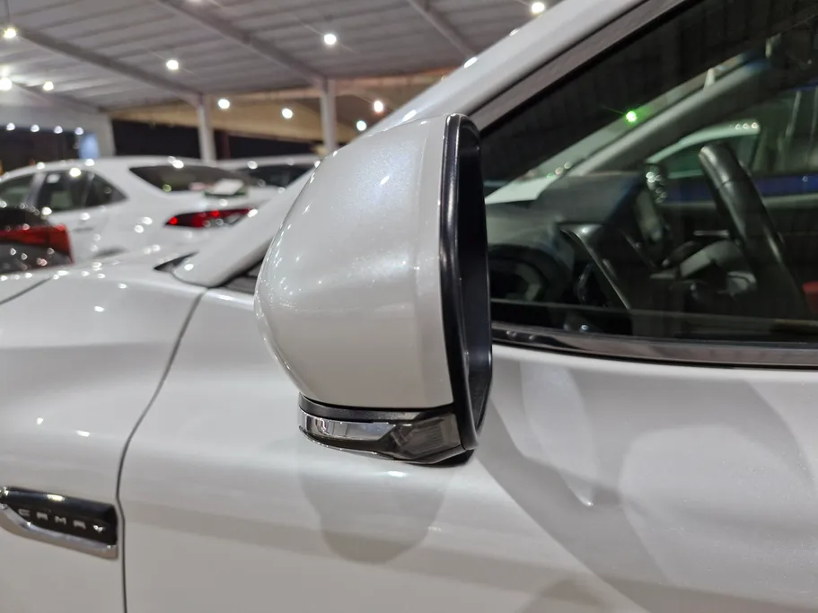 2023 Toyota Camry  SE V6 