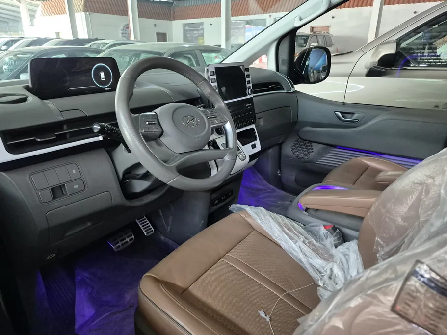 2024 Hyundai Staria VIP 