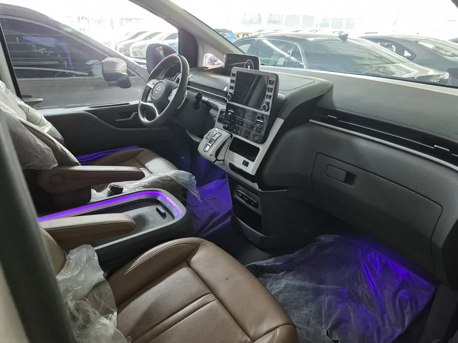2024 Hyundai Staria VIP 
