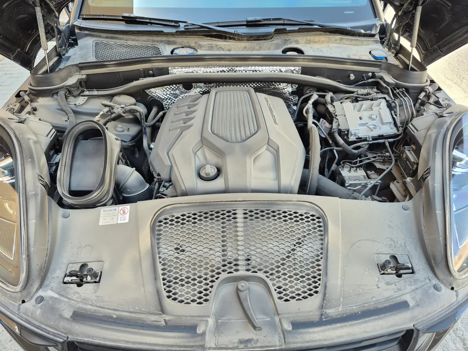 2024 Porsche Macan BASE 