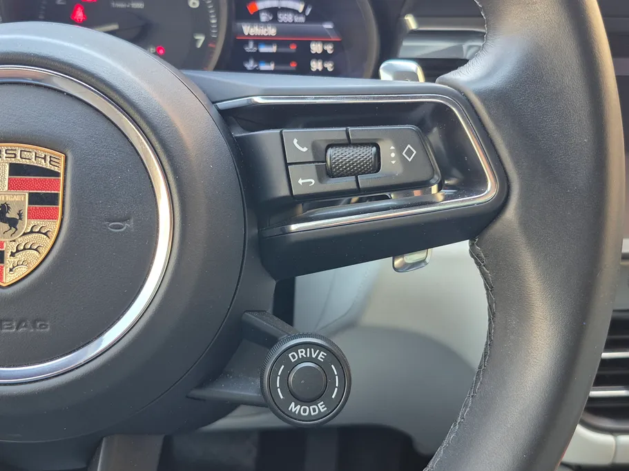 2024 Porsche Macan BASE 