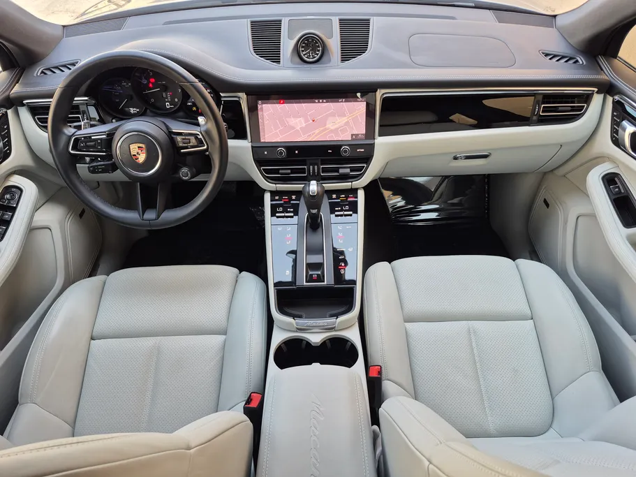 2024 Porsche Macan BASE 