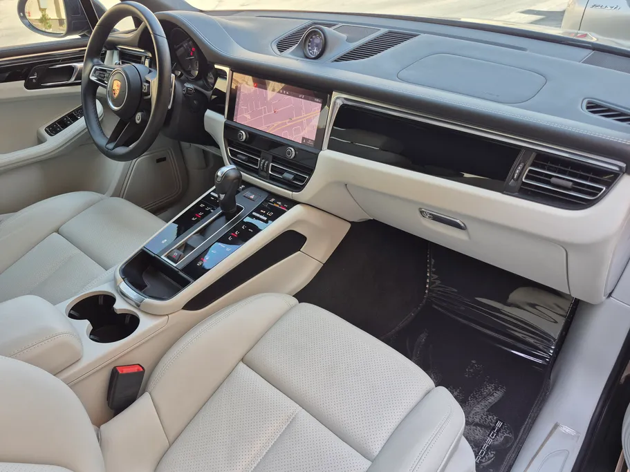 2024 Porsche Macan BASE 