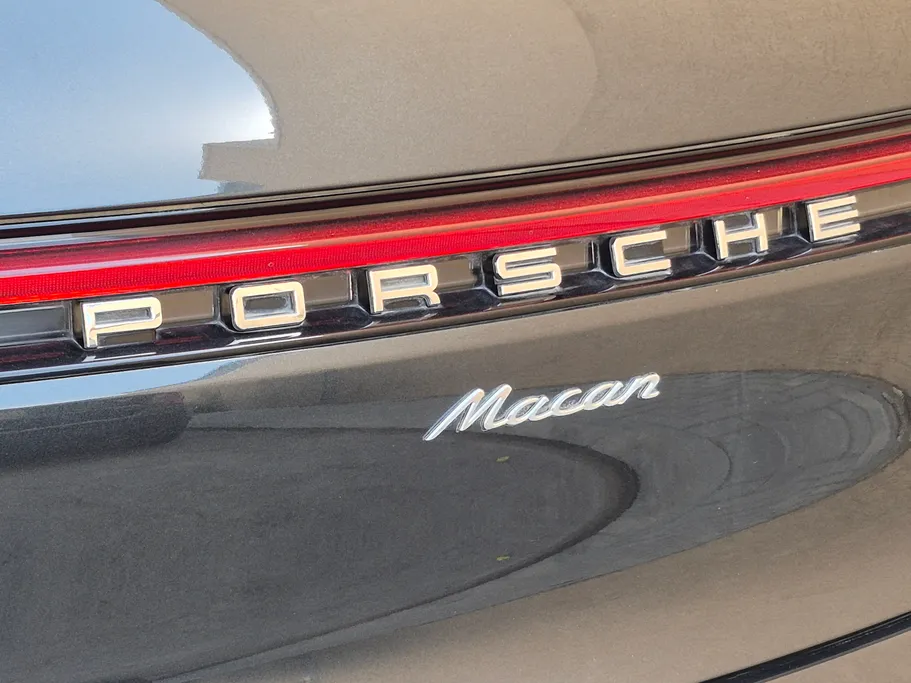 2024 Porsche Macan BASE 