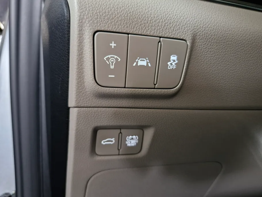 2023 Kia K5 GL 