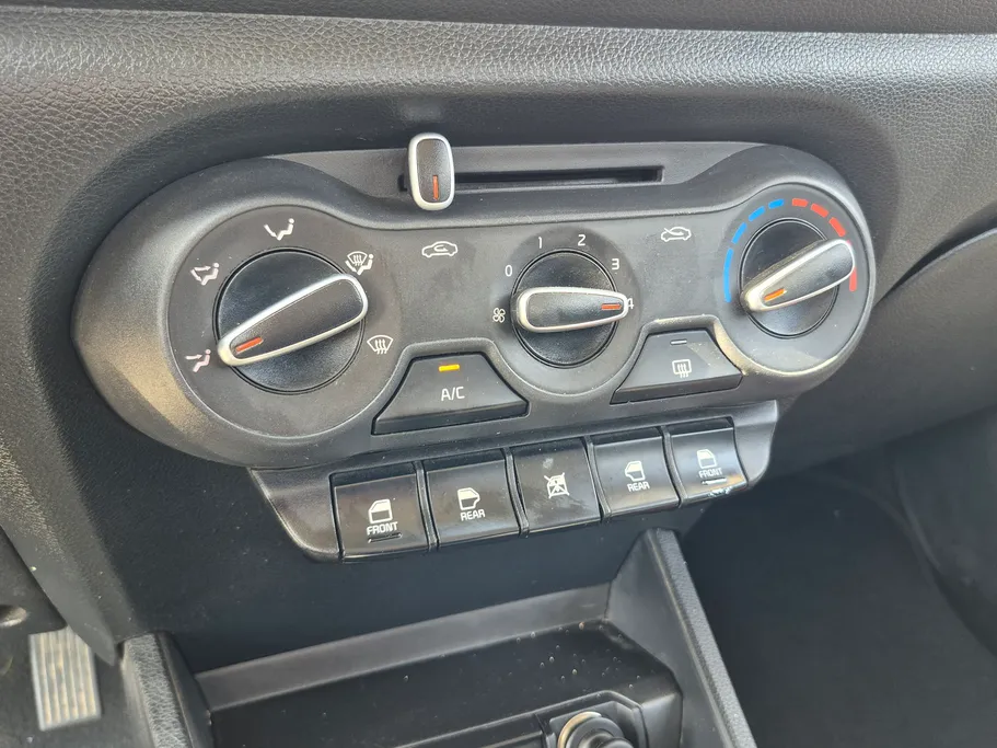 2022 Kia Pegas LX 