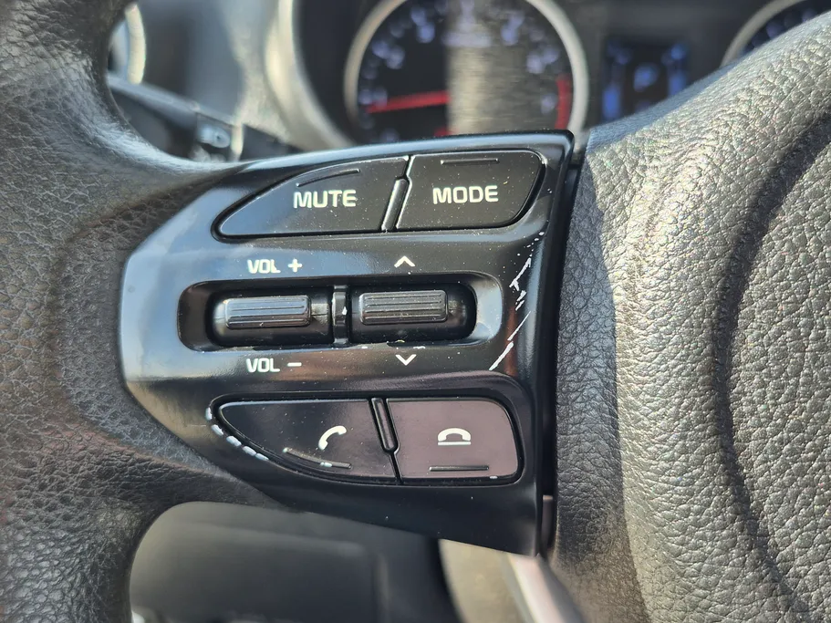 2022 Kia Pegas LX 