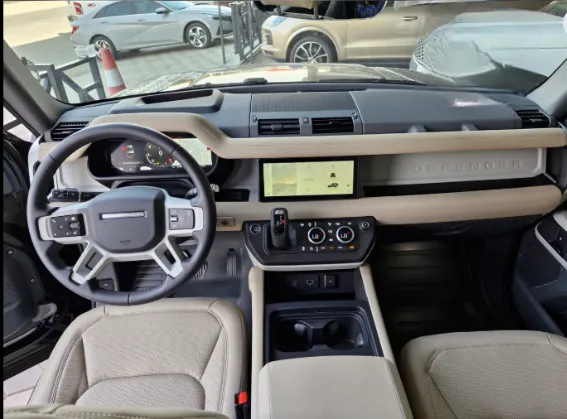 لاند روفر ديفندر P300 S 2024 