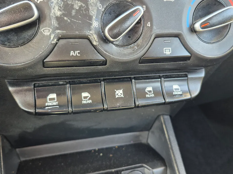 2022 Kia Pegas LX 