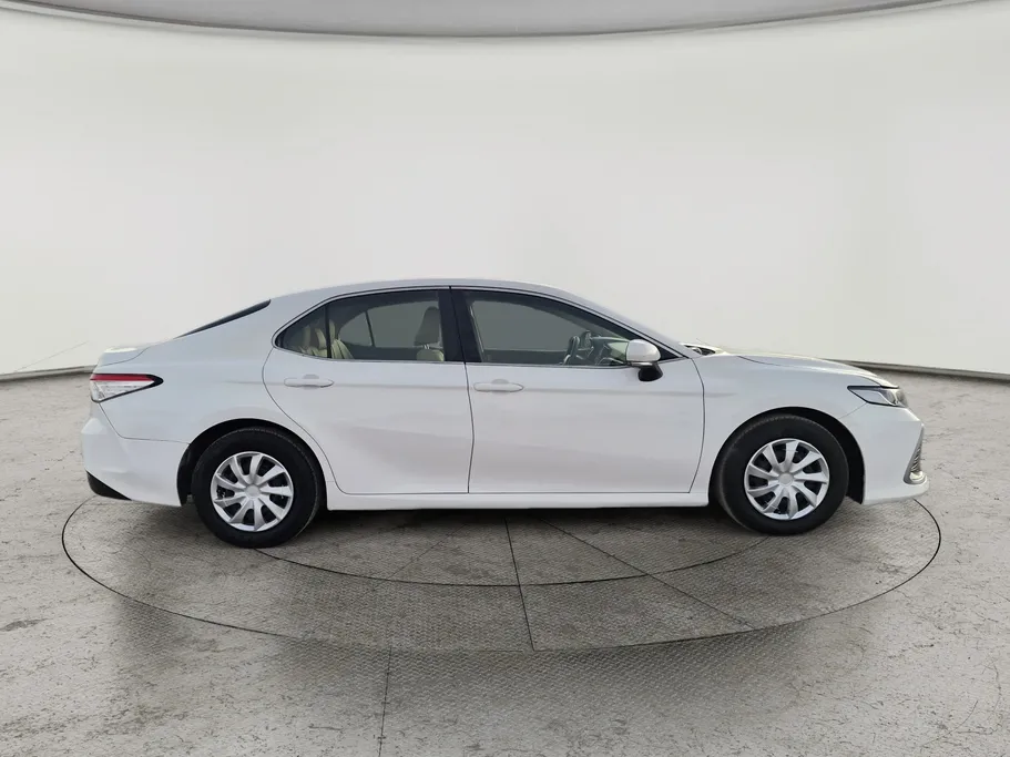 تويوتا كامري LE 2023 