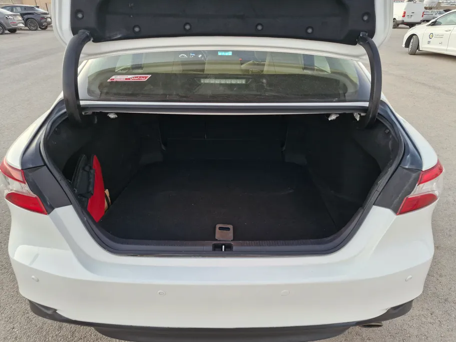 تويوتا كامري LE 2023 