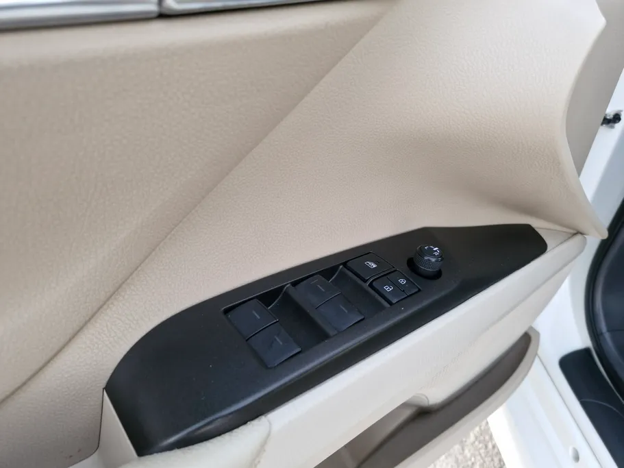 تويوتا كامري LE 2023 