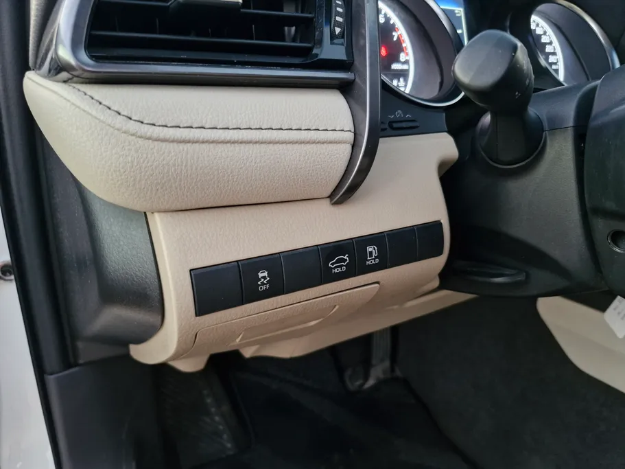 تويوتا كامري LE 2023 