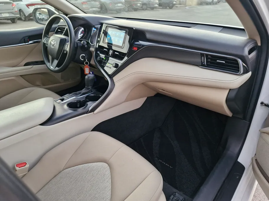 تويوتا كامري LE 2023 