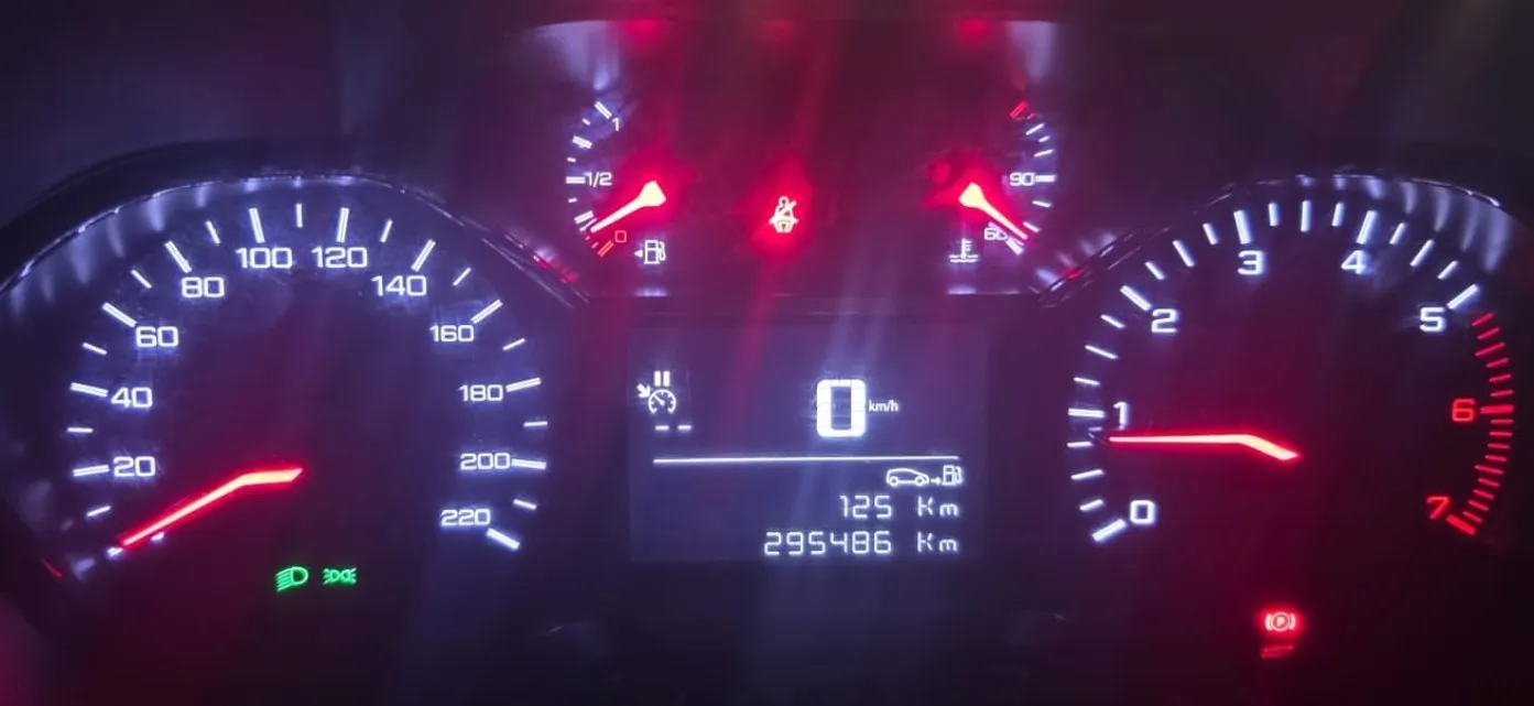 2023 Peugeot Partner Short van 