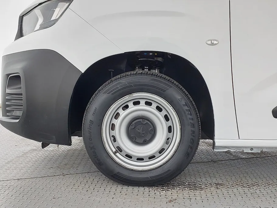 2023 Peugeot Partner Short van 