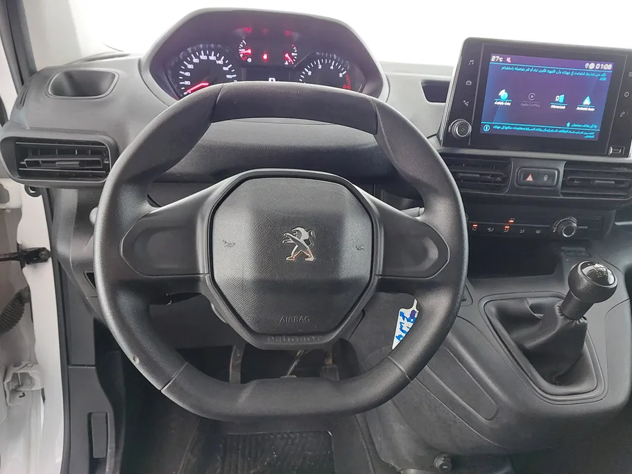 2023 Peugeot Partner Short van 
